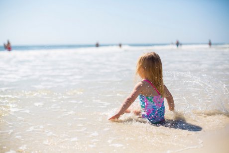 Acvatic Bebe Club oferă lecții de educație acvatică gratuite, pe plaja din Mamaia