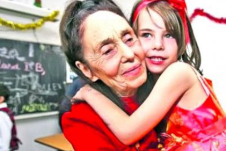 Eliza, fata Adrianei Iliescu, cea mai bătrână mamă din lume, are deja 15 ani. Cum se înțelege cu mama ei