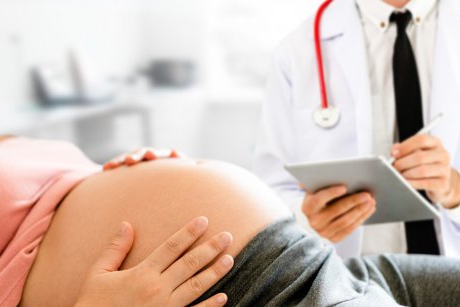 Ce se întâmplă dacă ai lichid amniotic în exces?