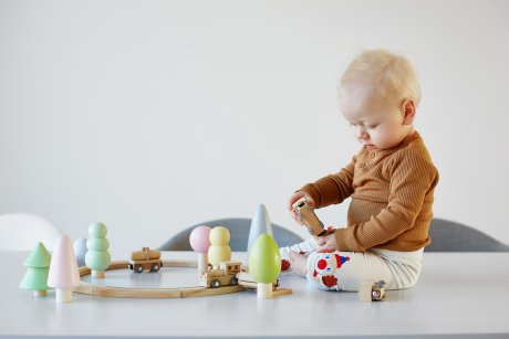 Beneficiile jucăriilor de mobilitate în dezvoltarea copiilor