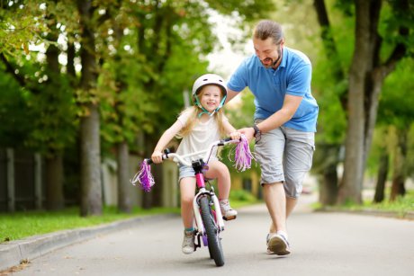 Hai să fim clari, tătici: se numește parenting, nu babysitting!