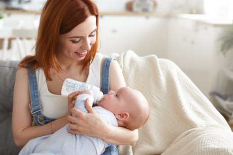 Hrănirea corectă a bebelușului: 4 sfaturi utile pentru orice mamă