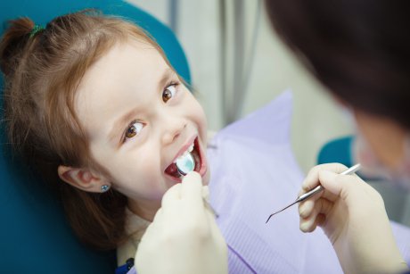 Transforma vizita la dentist intr-o poveste pentru cei mici