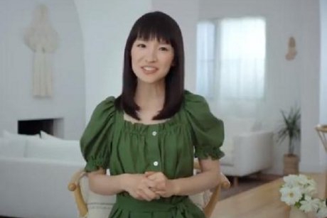 Mama ordinii şi curăţeniei este însărcinată cu al treilea copil. Marie Kondo este deja în ultimul trimestru