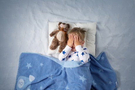 Cât trebuie să doarmă un copil? Calculatorul părinților responsabili