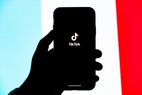 Altă victimă pe TikTok! O fetiță a fost găsită fără suflare în baie după o provocare