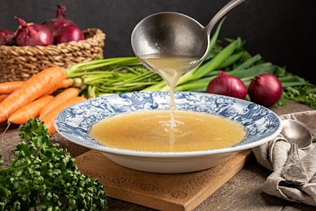 Dieta cu supă de oase: te scapă de 6 kilograme, dar și de riduri în 20 de zile