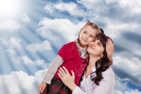 Cum vorbești cu copilul tău despre Dumnezeu dacă nu ești un părinte religios