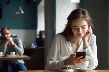 6 semne ale adolescentului îndrăgostit. Sfaturi de la psihologul Lenke Iuhos