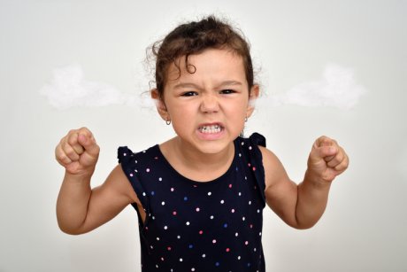 Crize de furie la copii. Cum ii calmam pe ei si cum ne calmam pe noi