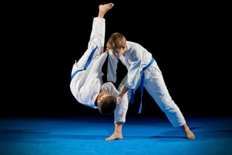 Un copil de șapte ani a murit după ce a fost trântit de 27 de ori în timpul unui antrenament de judo