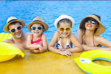 Cele 10 porunci pentru siguranța copilului în mare sau în piscină