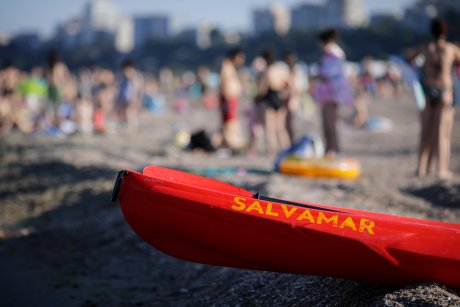 Lege scandaloasă pe litoral: părinții primesc amendă dacă cer ajutorul salvamarilor