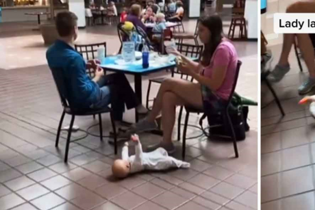 Imagini șocante într-un mall: o mamă își lasă bebelușul culcat direct pe podeaua unui restaurant