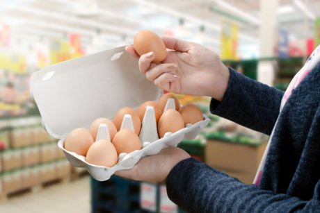 Atenție! De ce NU trebuie să mănânci ouăle imediat după ce au fost făcute de păsări