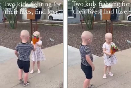 Doi copii care s-au vindecat de cancer s-au întâlnit prima dată în afara spitalului. Ce emoționant!
