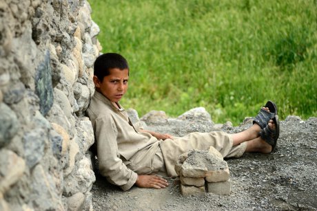 O româncă, prinsă cu un copil afgan în geamantan. L-a salvat de ororile ocupației talibane