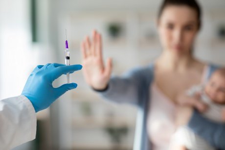 O mamă a fost decăzută din drepturile părintești pentru că nu vrea să își facă vaccinul anti-Covid