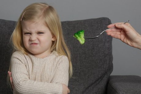 Nu-l mai face mofturos! Știința explică de ce copiilor nu le plac broccoli, conopida și varza de Bruxelles