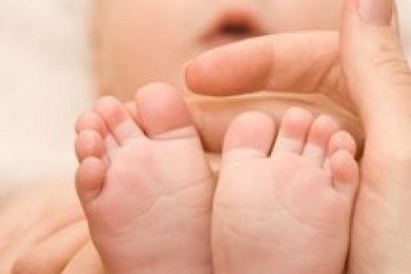 Simturile bebelusului, dezvoltarea pe etape, de la 0 la 2 ani