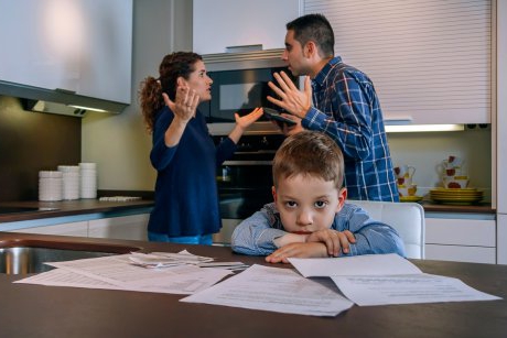 Urăsc femeile pentru că în copilărie eram martor când mama îl lovea și îl blestema pe tata