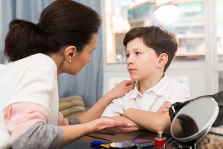 Părinții mei m-au educat prin bătaie. Eu aleg întotdeauna dialogul cu copilul meu