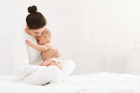 5 practici care îl ajută pe bebelușul tău să se dezvolte cognitiv armonios după naștere