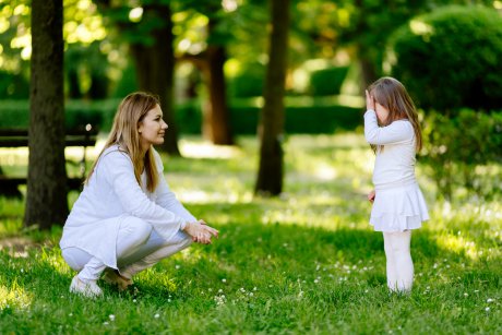 Încearcă-le! 26 de fraze care îți vor calma copilul când are o criză de nervi