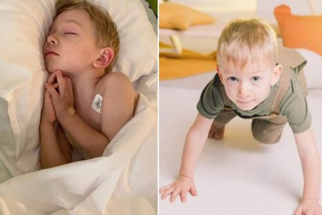 Copilul tratat 7 zile în spital pentru pneumonie se luptă acum pentru viața lui, având de fapt o tumoare de 12 cm