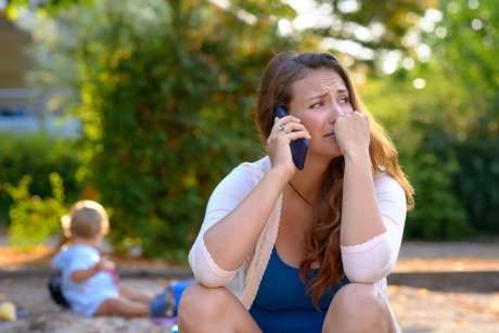 Am fost o mamă adolescentă și regret asta. Am trei copii acum, dar îmi doresc să nu fi avut niciunul