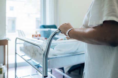Nu mi s-a dat mâncare în maternitate pentru că nu mi-am alăptat gemenii