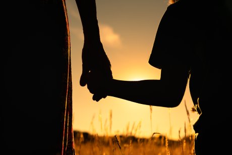 „A spus că sunt un copil rău. De ce nu mă iubește nimeni?” O femeie adoptă un copil abandonat și viața i s-a schimbat radical