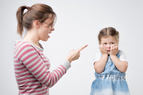 3 tipuri de parenting care duc la copii anxioși