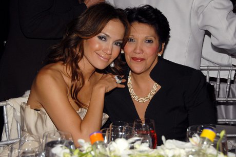 Jennifer Lopez, confesiune dureroasă: „Mama ne bătea destul de des când eram mici”