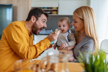 Când și cum se introduce peștele în alimentația bebelușului