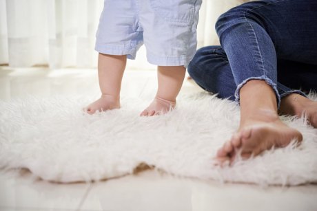 De ce bebelușii nu trebuie să poarte niciodată încălțăminte