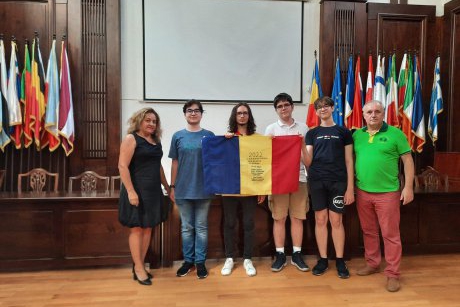 Elevii români, olimpici internaționali: 4 medalii la Chimie, 4 la Geografie, 5 la Fizică, 6 la Matematică și primul loc în Europa