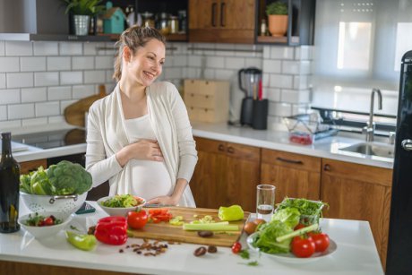 Greutatea în sarcină - nu e cazul să mănânci pentru doi. Medicii recomandă dieta mediteraneeană