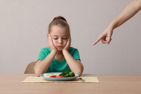 De ce nu contează dacă un copil mănâncă tot din farfurie? Răspunde nutriționistul