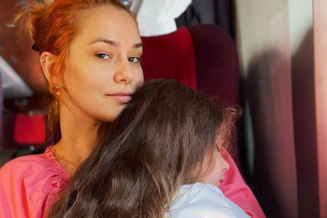 Fiica lui Feli Donose este adorabilă! Nora Luna are 4 ani și deja a apărut într-unul dintre videoclipurile mamei sale