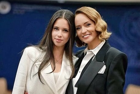 Fiica Andreei Marin și a lui Ștefan Bănică a împlinit 16 ani! Ce frumoasă este Violeta și ce mesaje i-au transmis părinții ei