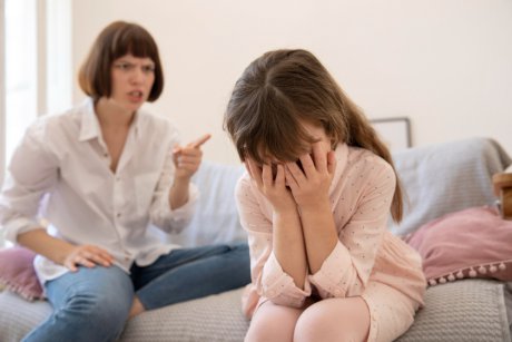 Am țipat la fiica mea de 5 ani înainte de culcare și acum mă simt extrem de vinovată