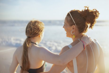 Ghid de „supraviețuire” pentru părinți - Cum să ne înțelegem mai bine fiicele adolescente