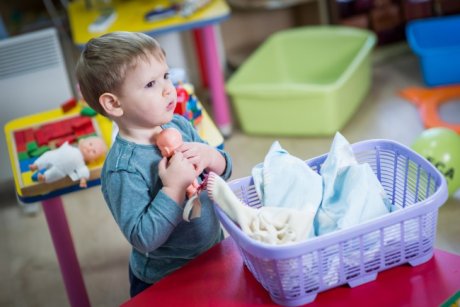 Am decis să-i cumpăr fiului meu o păpușă. Nu înțeleg de ce există regula „băieții au mașinuțe și fetele păpuși”