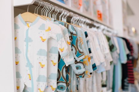 7 sfaturi pentru alegerea hainelor pentru nou-născuți