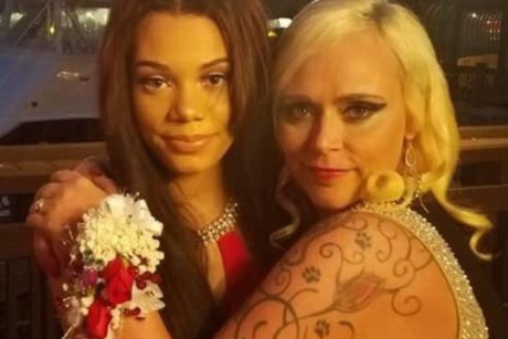 Mama mai are doar câteva luni de trăit, așa că am rugat-o să mă însoțească la balul de absolvire. Am vrut să se simtă specială