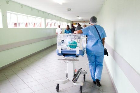 O elevă de 15 ani a murit la spital în urma a două stopuri cardiace. S-a deschis dosar penal pentru ucidere din culpă