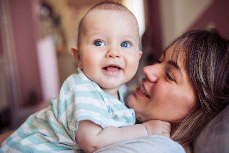 Trucul de trei minute care te ajută să formezi o legătură emoțională strânsă cu bebelușul tău