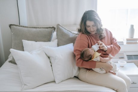 Laptele praf făcut acasă este sigur pentru bebeluși? Răspunsul specialiștilor