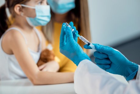 O asistentă din Spania este acuzată că ar fi administrat superficial vaccinurile a zeci de copii. A încurajat părinții să nu-și imunizeze copiii
